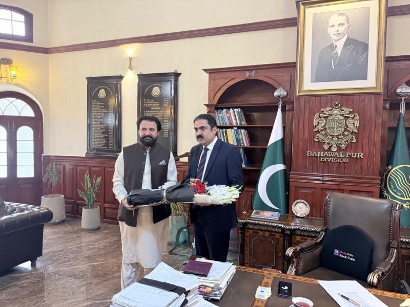 During The Meeting, President PCCI Extended His Felicitations To The Commissioner Bahawalpur And Presented A Bouquet As A Gesture Of Goodwill. Matters Of Mutual Interest Were Discussed In Detail, With Special Focus Trade And Economic Development. &lrm;The Honourable Commissioner Bahawalpur Appreciated The Proactive Role Of Pakpattan Chamber Of Commerce &amp; Industry And Assured Full Cooperation For The Resolution Of Issues Faced By The Business Community. He Further Affirmed That The Administration Will Take All Possible Steps To Facilitate Trade, Industry, And Agriculture In The Region.